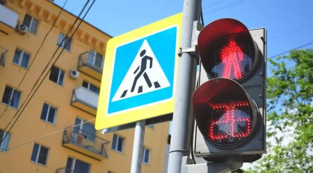 Qazaxda avtomobil piyadanı vuraraq öldürdü