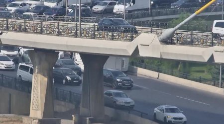 “Koroğlu” körpüsünün üzərində QƏZA: Sıxlıq yarandı - FOTO