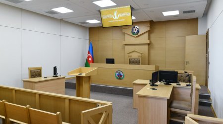 Sevgilisini daşla öldürən şəxs məhkəmədə hadisəni DANIŞDI: “Söyüşə görə…”