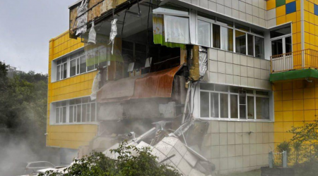 Dəhşətli zəlzələ binanın uçmasına səbəb oldu - FOTO
