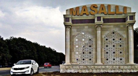 Masallıda qayın yeznəni baltaladı
