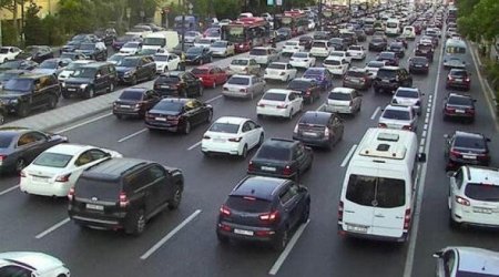 Sürücülərin NƏZƏRİNƏ: Bəzi yollarda tıxac var