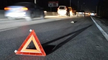 Biləsuvarda avtomobil piyadanı vuraraq öldürdü