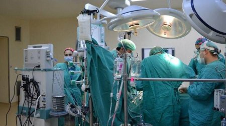 Azərbaycanda ŞOK: 13 il qız olan yeniyetməni əməliyyatla oğlan etdilər - VİDEO