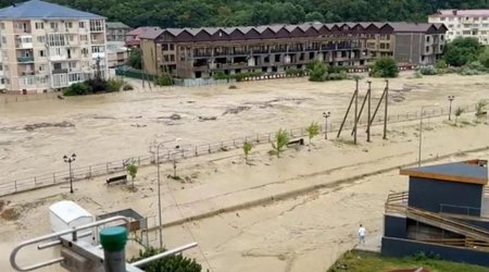 Rusiyada üç yaşayış məntəqəsi su altında qaldı - FOTO / VİDEO