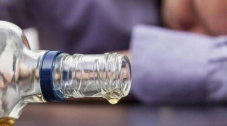 Qaxda kafedə araq içən kişi dünyasını dəyişdi