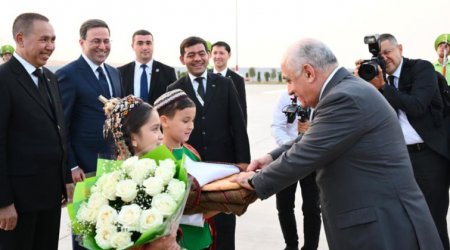 Əli Əsədov Türkmənistana getdi - FOTO