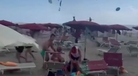İtaliya çimərliyində qasırğanın görüntüləri yayıldı - VİDEO