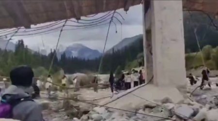Çində asma körpü uçdu – Ölənlər VAR – VİDEO