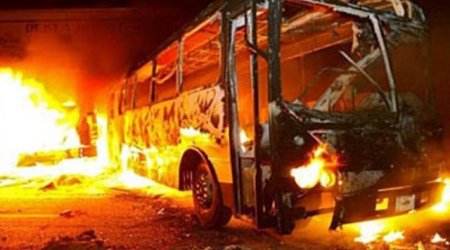 Rusiya Xersonda sərnişin avtobusunu VURDU – Ölən və yaralananlar var – FOTO