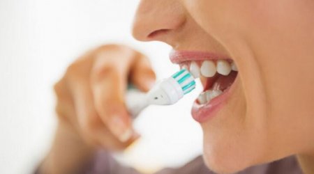 Diş fırçasını islatmaq olmaz – Həkimlərdən XƏBƏRDARLIQ