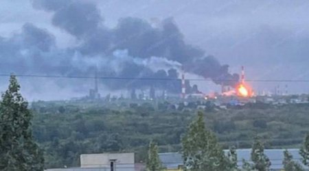 Ukraynadan Samaraya PUA hücumu – Neft emalı zavodu alovlara qərq oldu – ANBAAN VİDEO
