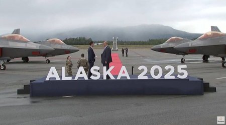 Alyaskada Putin üçün qırmızı xalça sərildi - VİDEO