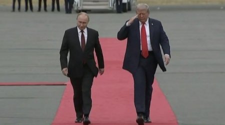 Putin ona Ukrayna ilə bağlı verilən sualı eşitməzliyə vurdu - VİDEO