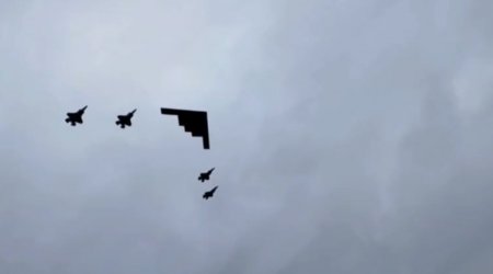 Liderlərin görüşü zamanı qırıcılar havaya qaldırıldı - VİDEO
