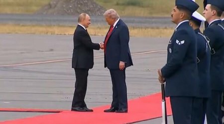 29 sm boy fərqi belə olmur - Putin-Tramp görüşündə müəmma