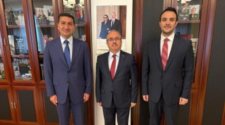 Hikmət Hacıyev türkiyəli səfirlə Azərbaycan-Ermənistan sülh prosesini müzakirə etdi