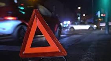 Gəncədə idarəetmədən çıxan avtomobil aptekə çırpıldı, xəsarət alanlar var