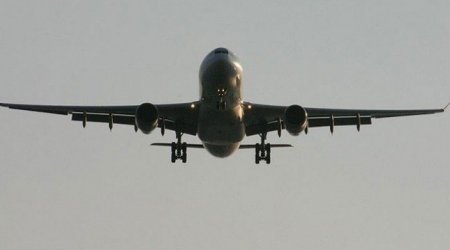 Londondan Düşənbəyə uçan təyyarə Bakıda məcburi eniş etdi – SƏBƏB