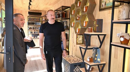 Prezident: “Həm özüm hər gün bal yeyirəm, həm də qonaqlara göndərirəm”