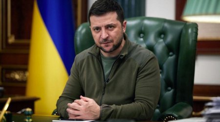 Zelenski: “Ukrayna öz torpaqlarından imtina etməyəcək”