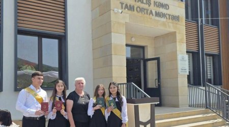 Daha bir məktəbin bütün məzunları tələbə adını qazandılar – FOTO