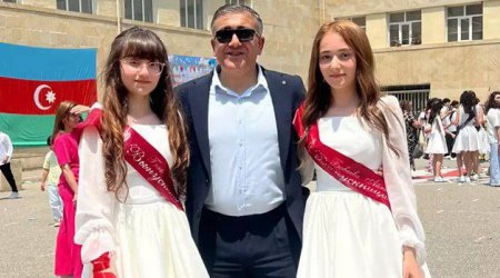 Qızlarının ikisi də tələbə oldu