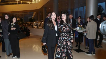 Saida Mirziyoyeva Mehriban Əliyevanı TƏBRİK ETDİ