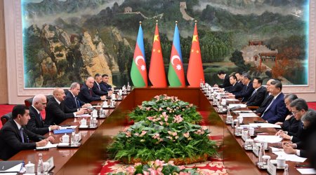 Si Cinpin İlham Əliyevi “Əziz dostum” sözləri ilə salamladı