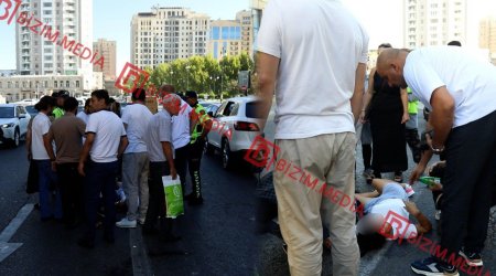 SON DƏQİQƏ! Bakıda AĞIR QƏZA - Qadın sürücü piyadanı vurdu - VİDEO
