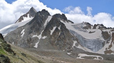 Belaruslu turist Elbrus dağında İTKİN DÜŞDÜ