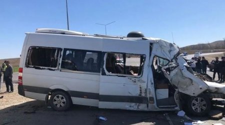 Bakıda mikroavtobus qəzaya düşdü – ONLARLA YARALI VAR