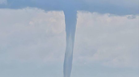 Xəzər dənizində tornado göründü - VİDEO