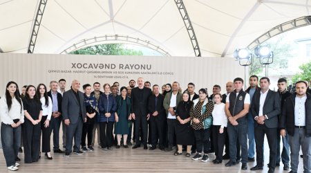 İlham Əliyev Qırmızı Bazar, Hadrut qəsəbələrinin və Sos kəndinin sakinləri ilə görüşdü - FOTO