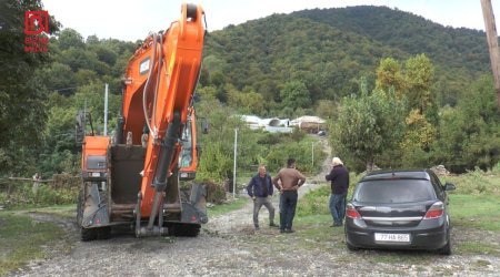 Balakəndə kəndin körpüsünü sel dağıtdı – FOTO