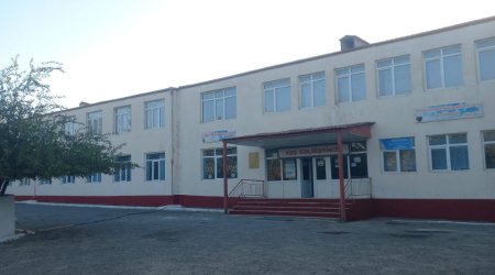 Məktəbdəki bıçaqlanma ilə bağlı RƏSMİ AÇIQLAMA - "Aralarında problem olmayıb"