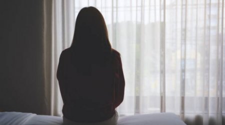 Bakıda kişi boşanmaq istəyən arvadını küçədə DÖYDÜ