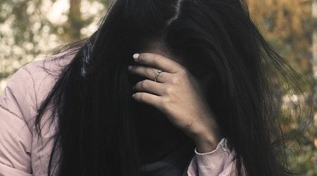 Göygöldə DAVA: Qayınata gəlinini balta ilə vurdu