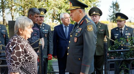 Kərim Vəliyev Belarusda Azərbaycanın Milli Qəhrəmanının anası ilə görüşdü – FOTO