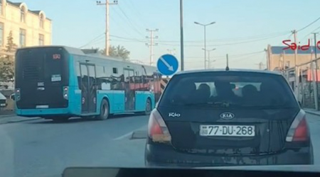 Bakıda bu yolda marşrut avtobusu da “protiv” gedir – VİDEO