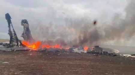 Krımda Rusiyanın iki An-26 sərnişin təyyarəsi yandırıldı - VİDEO