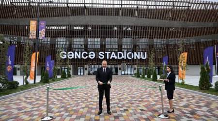 İlham Əliyev Gəncə şəhər stadionunun açılışında – FOTO
