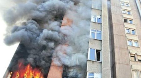 Bakıda çoxmərtəbəli binada yanğın: 5 nəfər təxliyə edildi