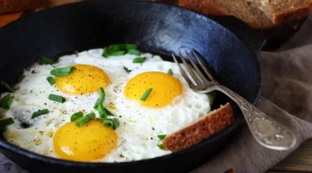 Yağ əvəzinə bunu etsəniz, yumurta qızartması ideal alınacaq