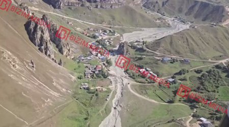Ləzə kəndinə təhlükə yaradan palçıq axını - Helikopterdən lentə alınan GÖRÜNTÜLƏR/ÖZƏL 