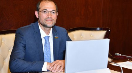 Razi Nurullayev: “Onlar səhərdən axşama kimi 400-500 manata çalışırlar”