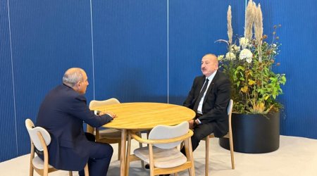 İlham Əliyev Paşinyanla görüşdü – FOTO