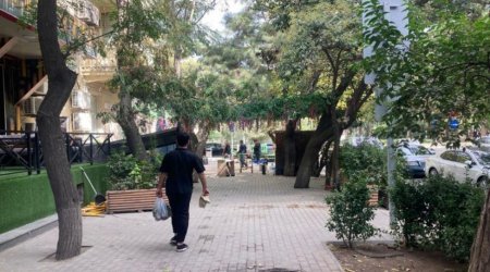 Bakıda piyada səkisini zəbt edən qurğular SÖKÜLDÜ