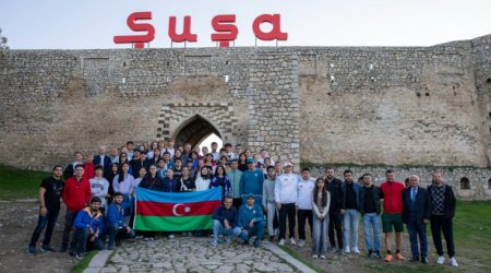 Xankəndidə yarışlara qatılan gənc idmançılar Şuşanı gəzdilər - FOTO