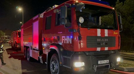 Bakıda doqquzmərtəbəli binada yanğın oldu - İki nəfər tüstüdən zəhərləndi